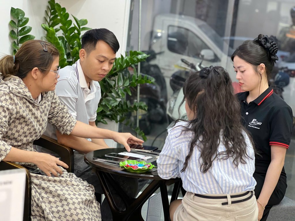 Khách hàng mua iPhone cũ 99% tại Đà Nẵng được hỗ trợ trả góp tại Táo 247