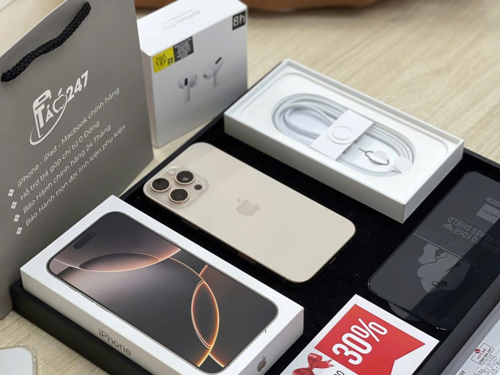 Mua iPhone 15 Pro Max 256GB tại Táo 247 khách hàng được tặng bộ phụ kiện cao cấp gồm sạc nhanh, ốp lưng, kính cường lực và nhiều phần quà giá trị khác. Ưu đãi số lượng có hạn!