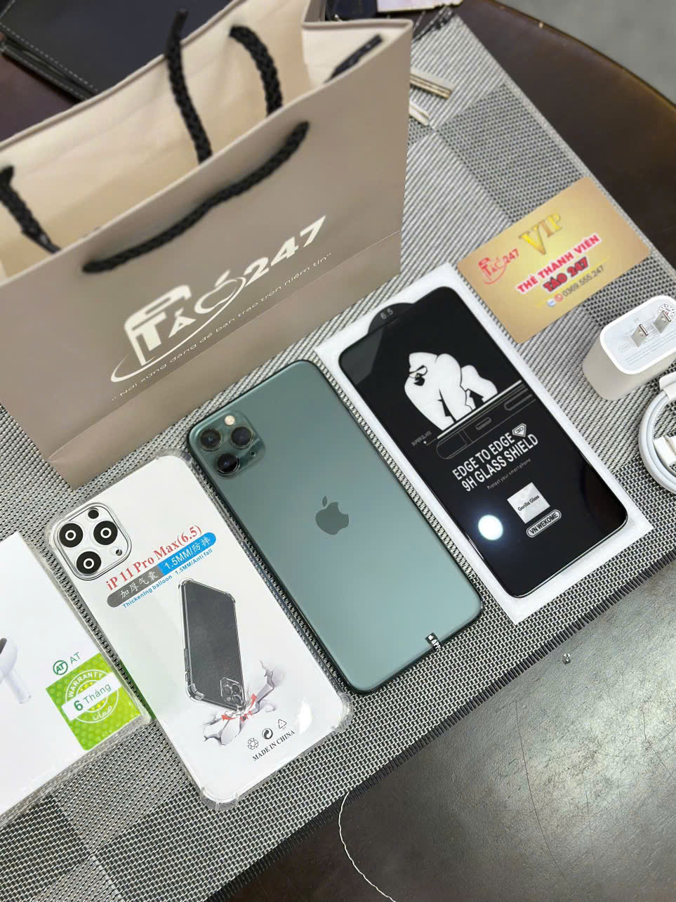iPhone 11 Pro Max full box, máy và phụ kiện đầy đủ tại Táo 247