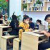Khách hàng đến mua iPhone cũ tại Táo 247 – top 5 cửa hàng iPhone cũ uy tín tại Đà Nẵng