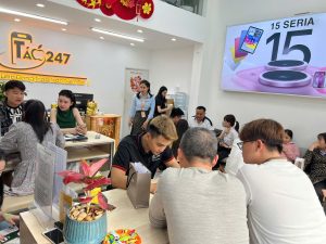 Khách hàng mua iPhone giá tốt tại Táo 247 Đà Nẵng – cửa hàng uy tín, chất lượng