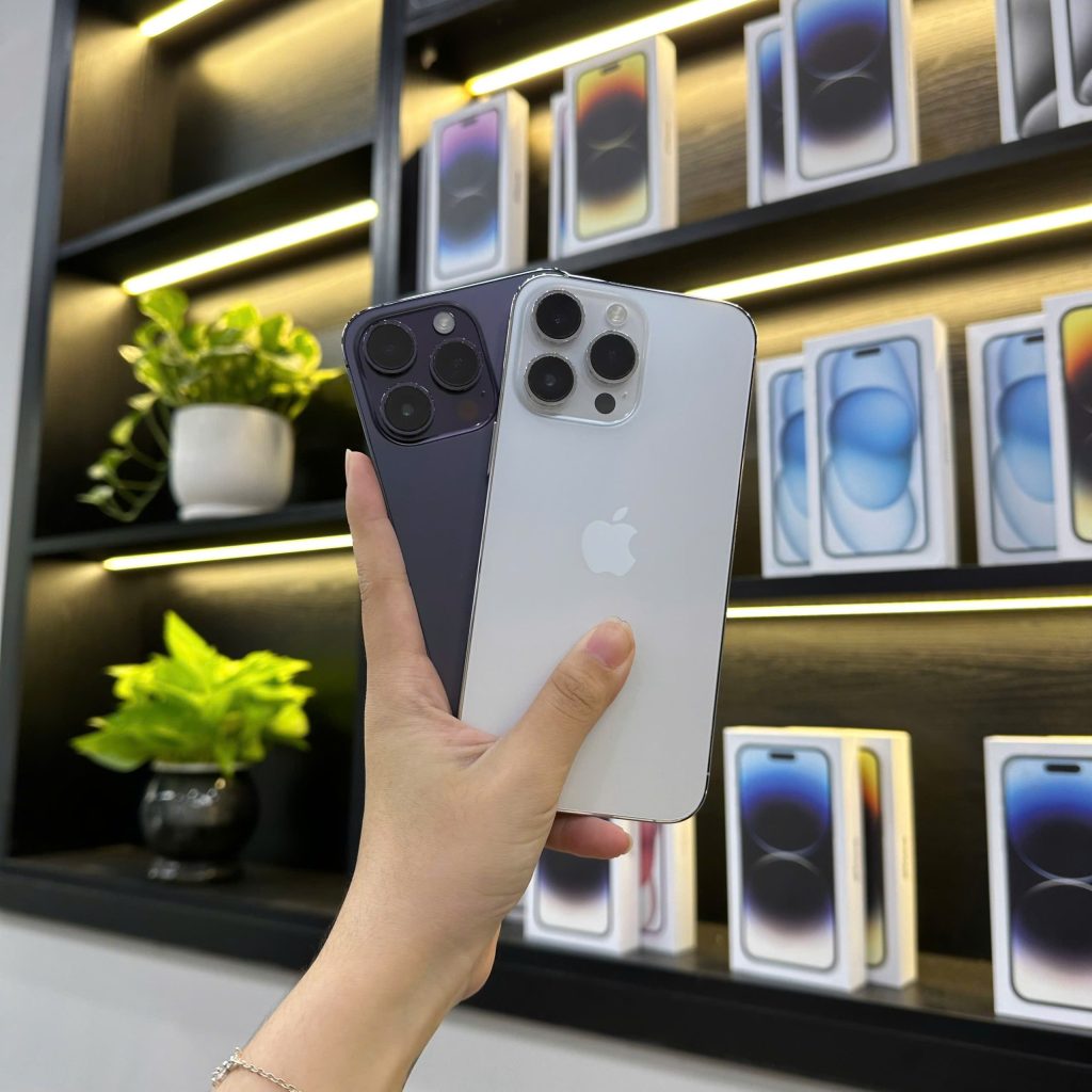 Cận cảnh iPhone 14 Pro và iPhone 14 Pro Max tại cửa hàng Táo 247 Đà Nẵng