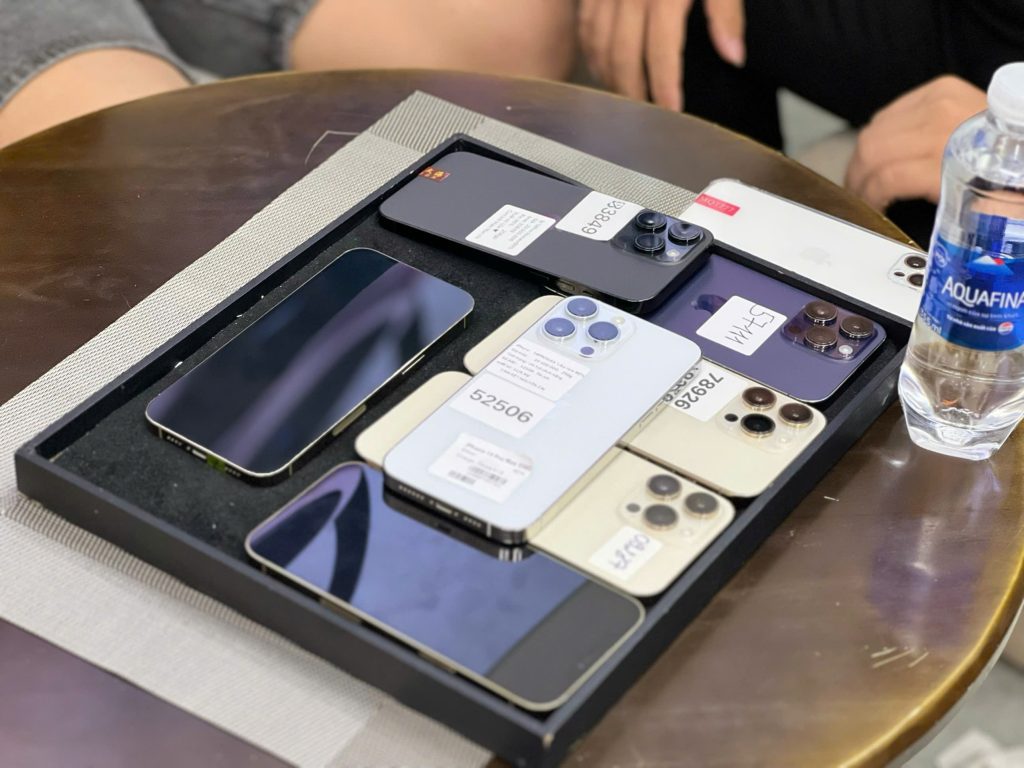 Các mẫu iPhone 14 Pro cũ đa màu sắc tại cửa hàng Táo 247 Đà Nẵng
