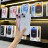Khách hàng mua iPhone 15 mới chính hãng tại Táo 247 Đà Nẵng – đầy đủ màu sắc, nguyên seal.