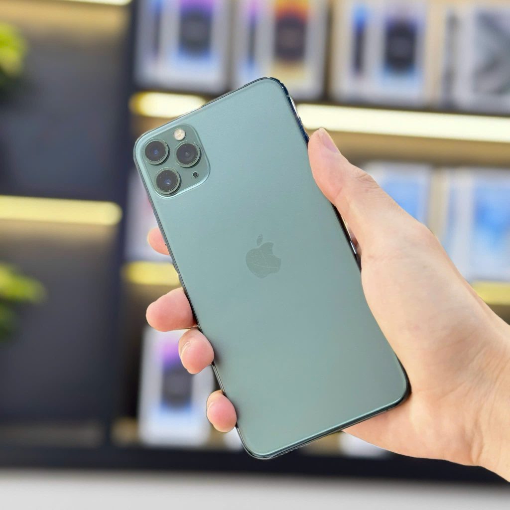 Mặt lưng iPhone 11 Pro Max cũ màu xanh rêu tại Táo 247 Đà Nẵng
