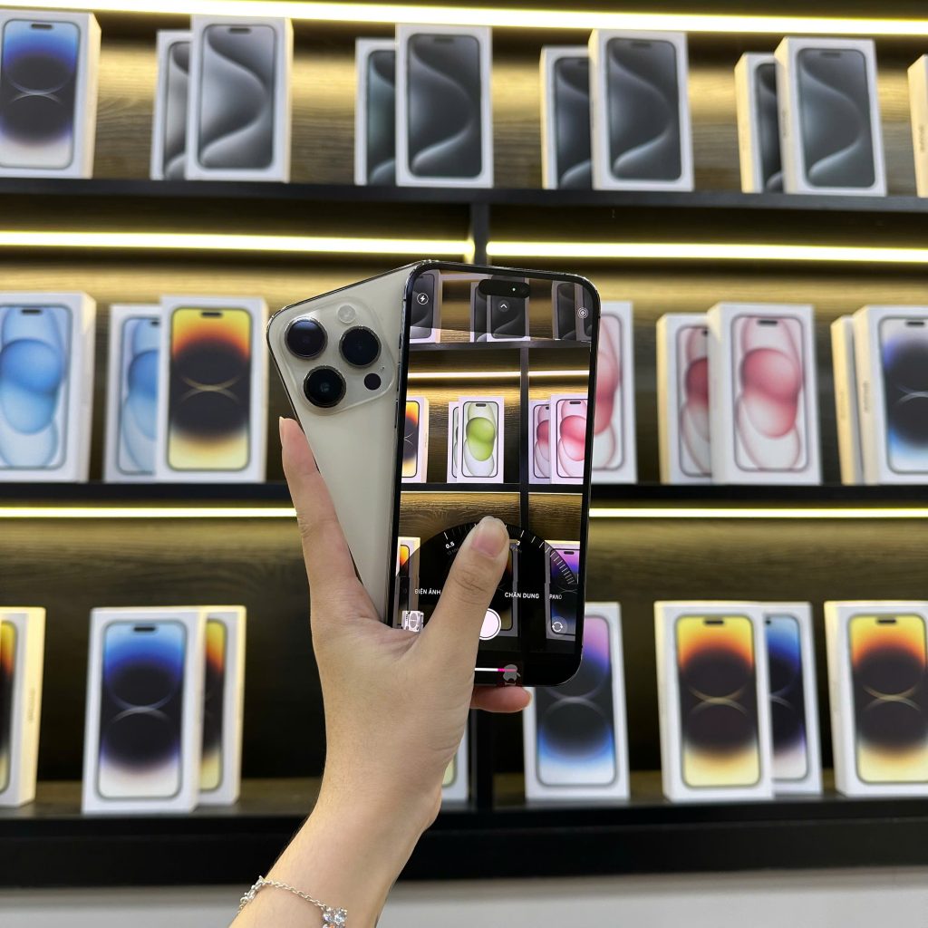 iPhone 14 cũ Đà Nẵng trưng bày tại cửa hàng Táo 247 chính hãng