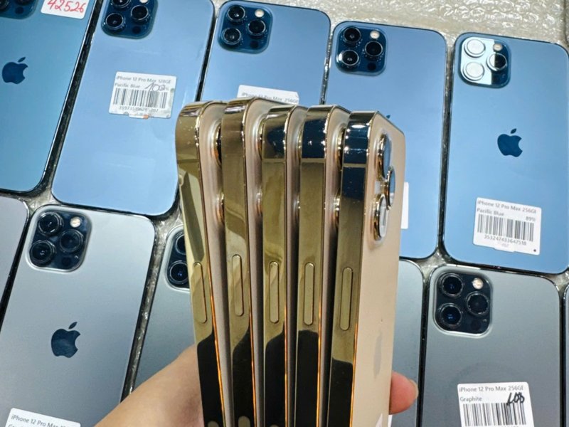 Dịch vụ thu cũ đổi mới iPhone Đà Nẵng ạ – Hình ảnh những chiếc iPhone cũ đang chờ kiểm định tại TÁO 247.