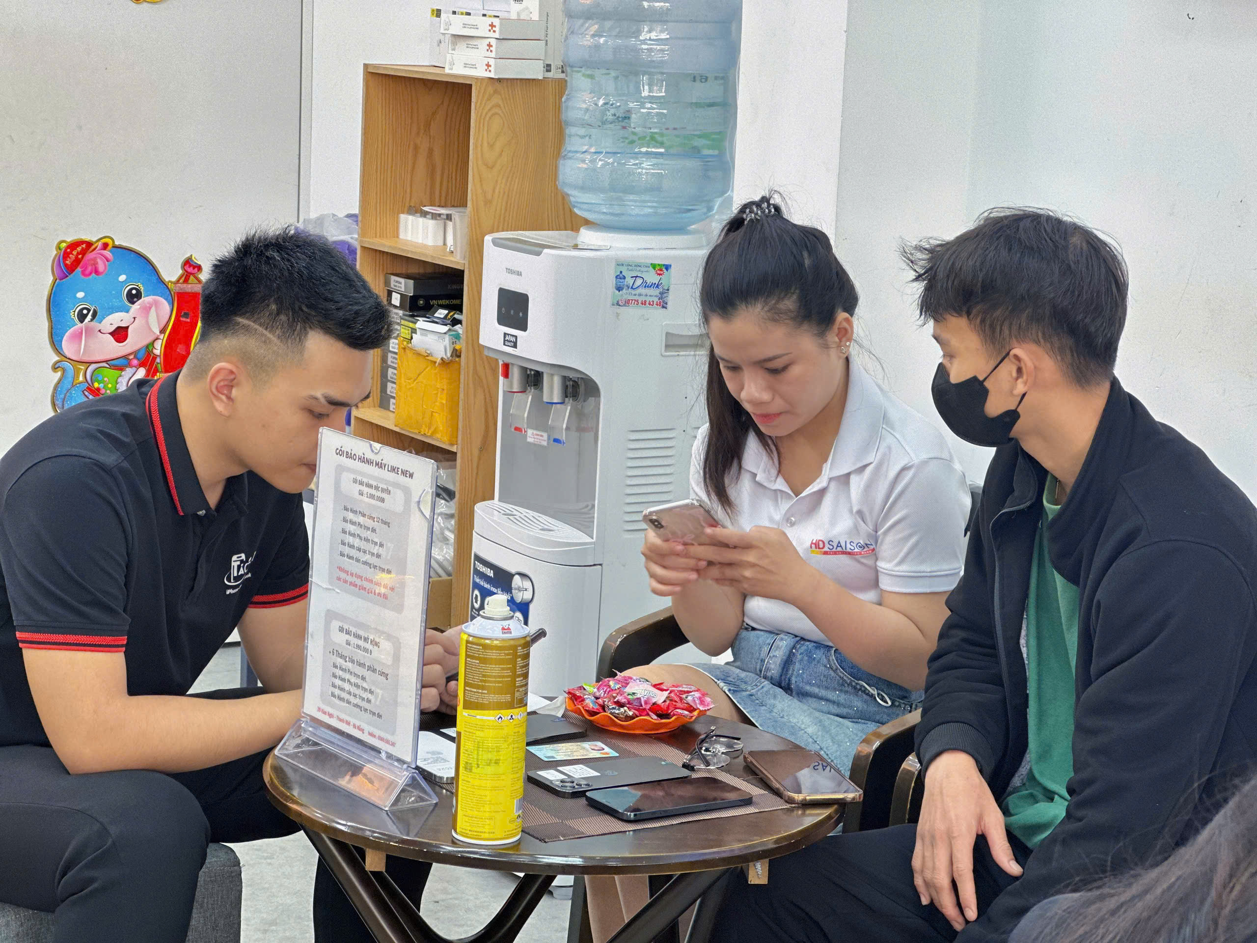 Khách hàng mua iPhone góp qua thẻ tín dụng Đà Nẵng tại Táo 247