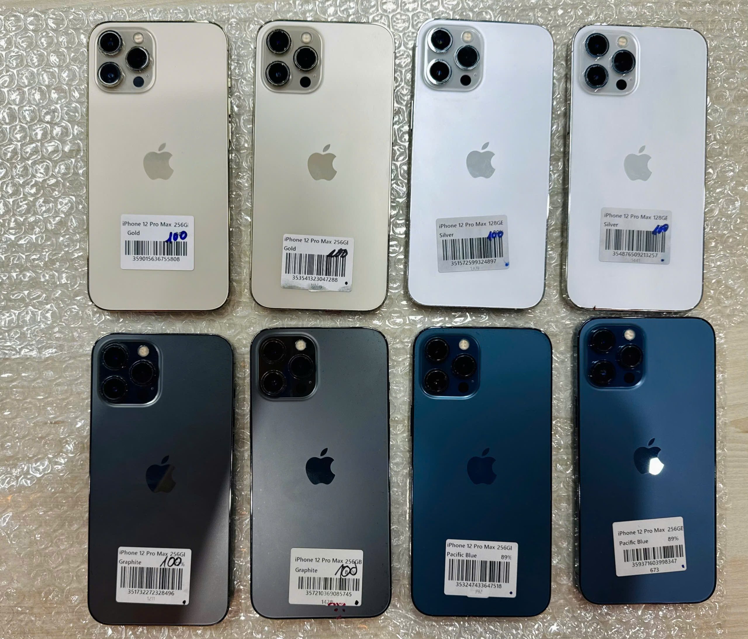 Thu cũ đổi mới iPhone Đà Nẵng – các mẫu iPhone đã qua sử dụng được trưng bày để đổi sang máy mới.