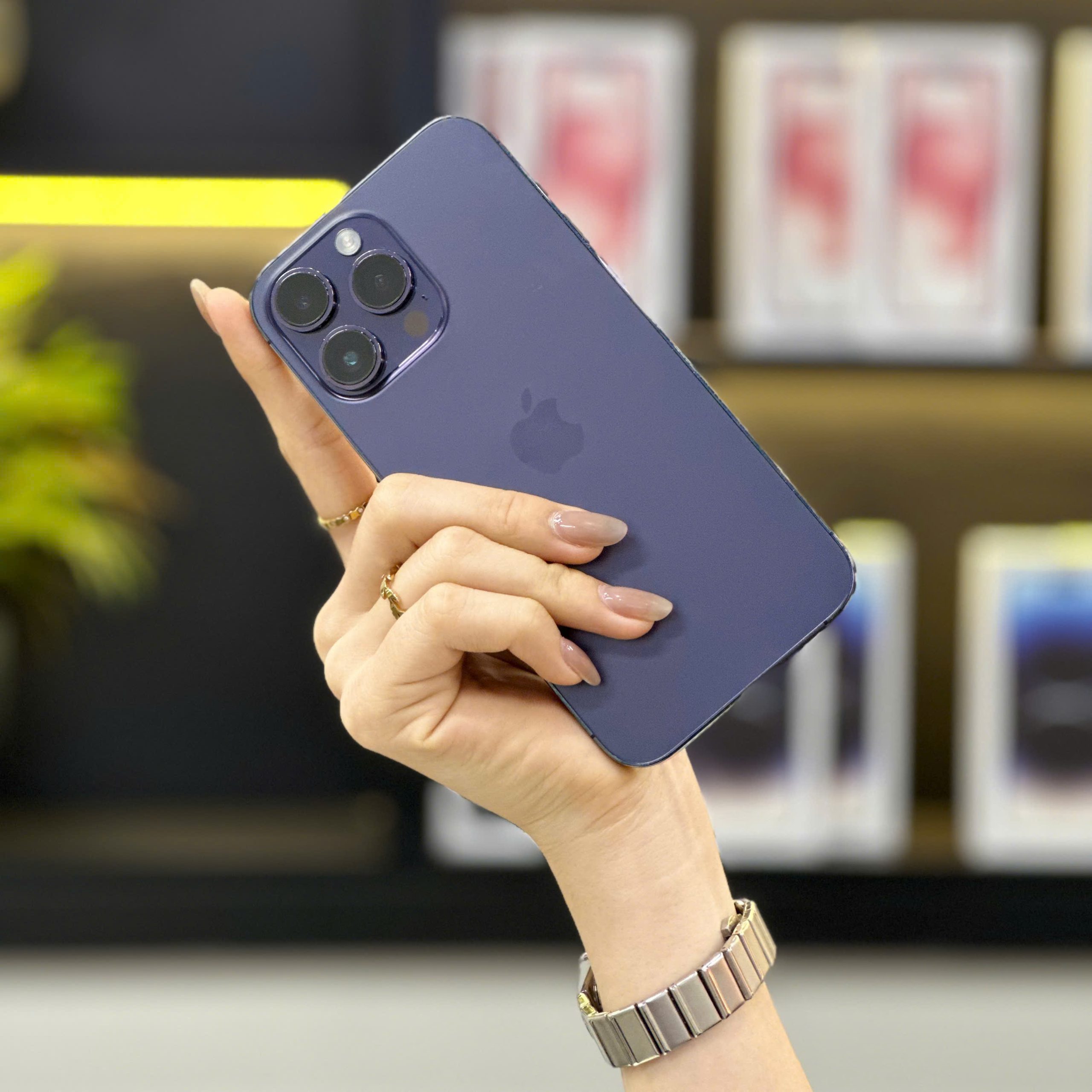 iPhone 14 Pro Max cũ màu tím tại Đà Nẵng – Mặt lưng sang trọng, zin nguyên bản tại Táo 247