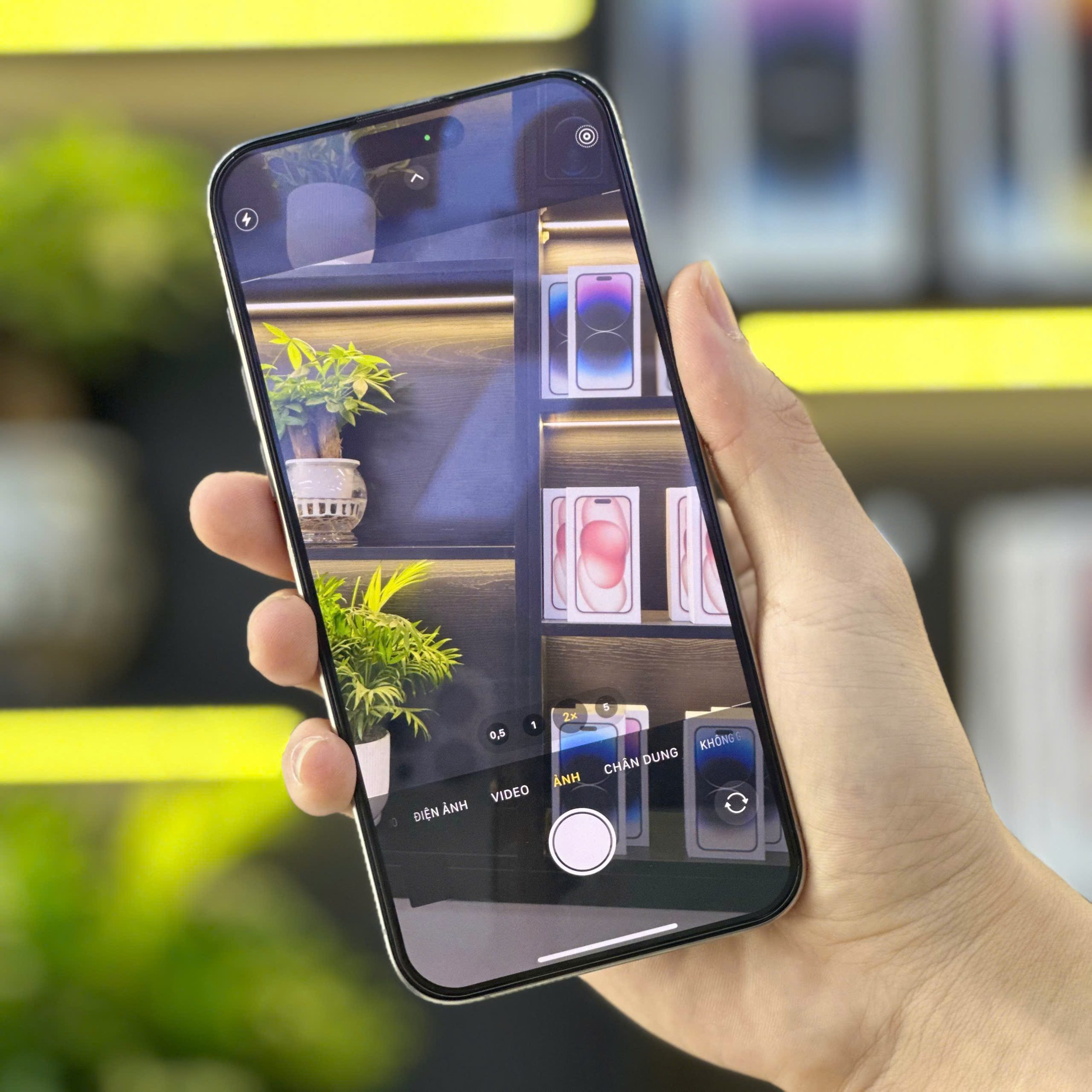 Trải nghiệm camera iPhone cũ tại Táo 247 Đà Nẵng – Màn hình sắc nét, cảm ứng mượt, chụp ảnh cực kỳ rõ nét như máy mới.