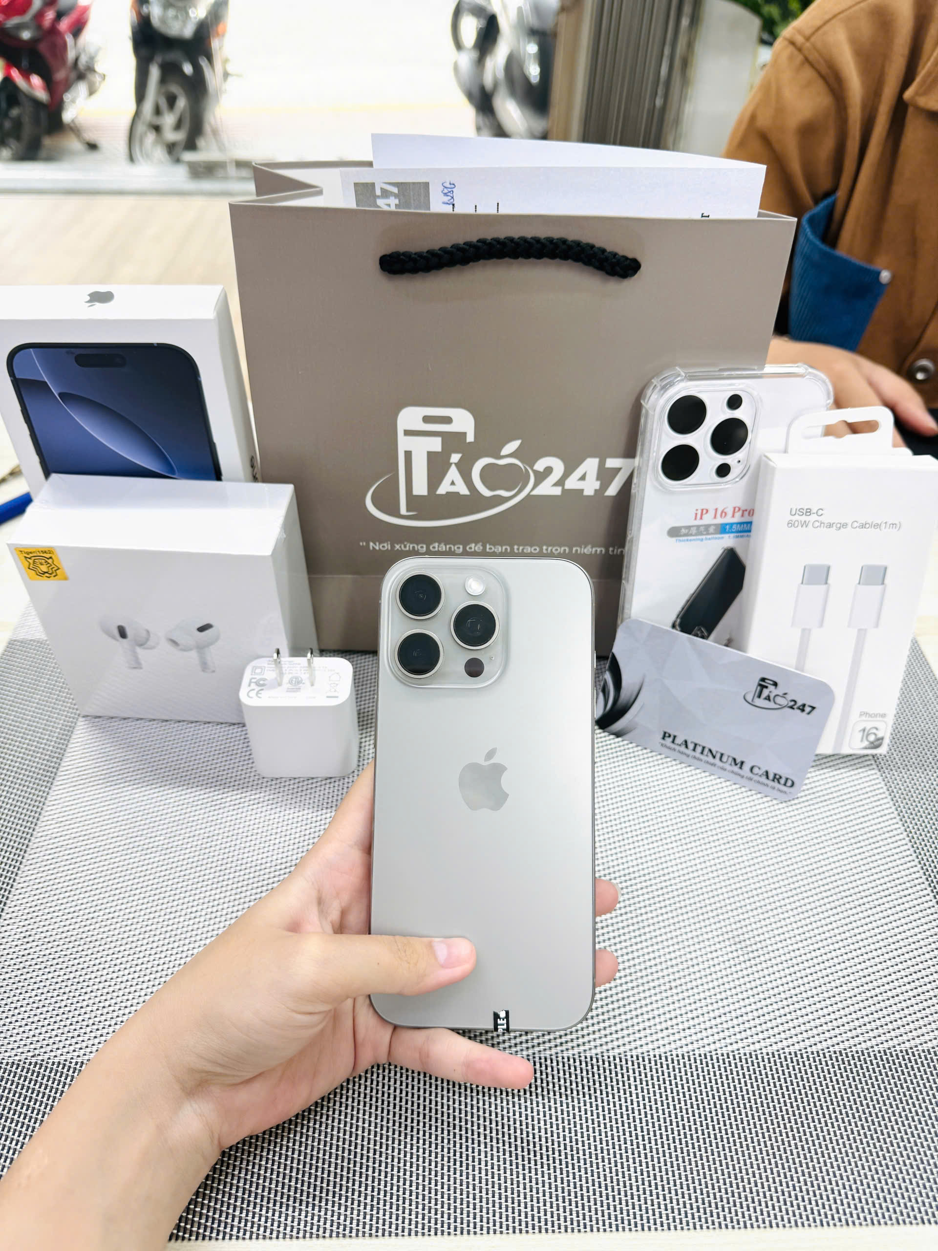 iPhone 16 Pro cũ kèm phụ kiện chính hãng tại Táo 247 Đà Nẵng