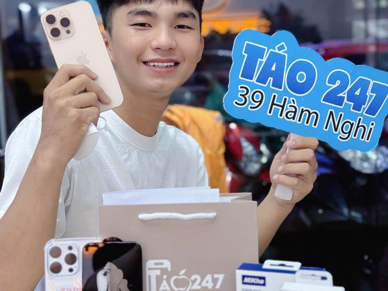 Khách hàng nhận iPhone cũ tại Táo 247 Đà Nẵng – chi nhánh 39 Hàm Nghi