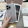 Khách hàng mua iPhone Lock cũ tại Táo 247 Đà Nẵng