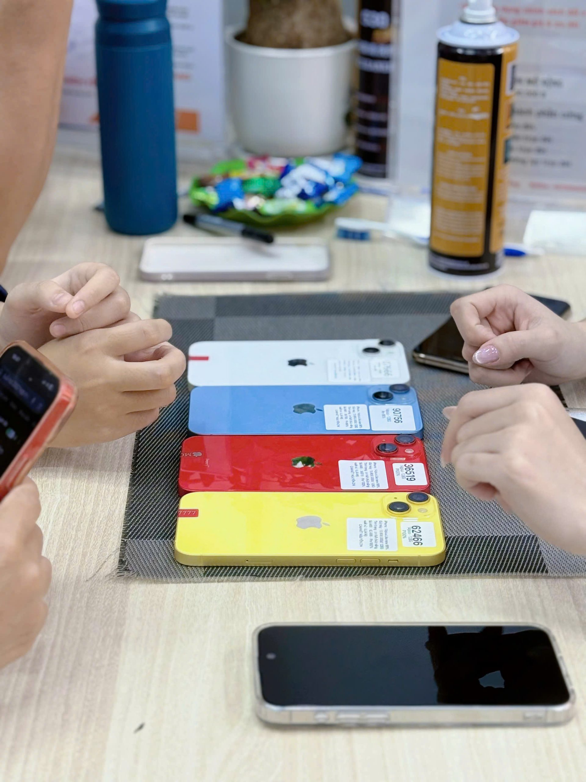 Các mẫu iPhone cũ nhiều màu sắc tại cửa hàng Táo 247 Đà Nẵng