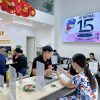 Cửa hàng Táo 247 Đà Nẵng đông khách mua iPhone cũ nguyên zin