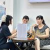 Khách hàng được tư vấn mua iPhone 17 cũ 99% tại Táo 247 Đà Nẵng