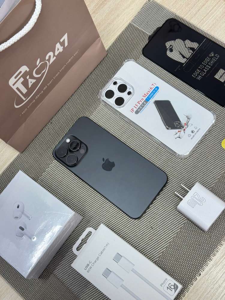 Phụ kiện và iPhone zin 100% tại Táo 247 – Fullbox gồm sạc nhanh 20W, cáp Type-C, tai nghe và ốp lưng chính hãng.