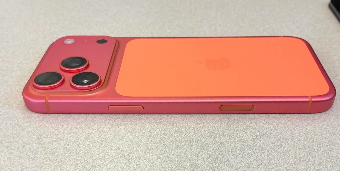 iPhone 17 Pro Max màu cam bị phai màu – Táo 247 Đà Nẵng