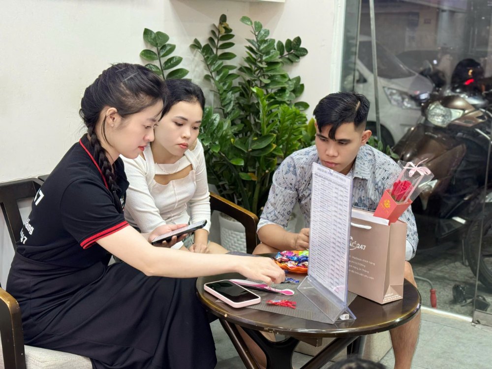 iPhone cũ chính hãng Apple Hồ Chí Minh – Khách hàng mua iPhone zin 100% tại Táo 247 HCM