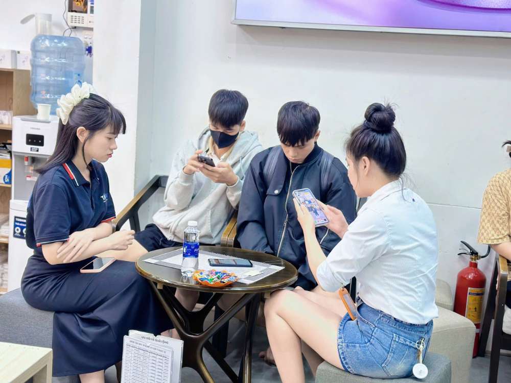 Giới thiệu Táo 247 Hồ Chí Minh – khách hàng trải nghiệm iPhone cũ trước khi mua tại Gò Vấp