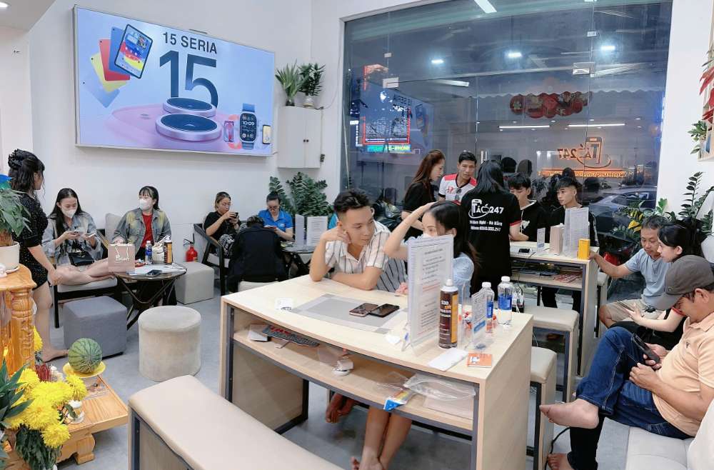 Cửa hàng iPhone cũ Hồ Chí Minh – Táo 247 Gò Vấp đông khách
