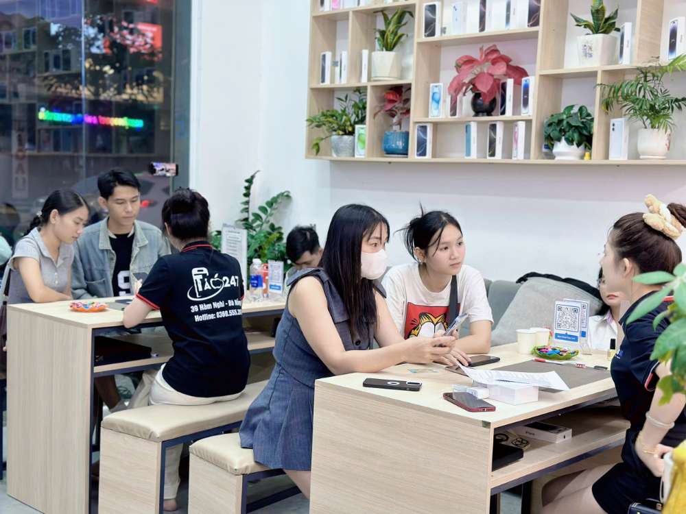 Cửa hàng iPhone cũ Hồ Chí Minh – Táo 247 Gò Vấp tư vấn khách hàng
