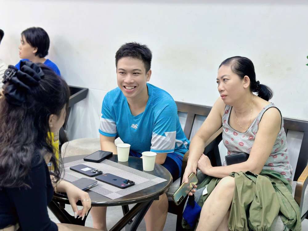 Khách hàng mua iPhone cũ tại Táo 247 Hồ Chí Minh – 509C Quang Trung, Gò Vấp