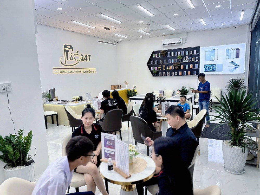 Không gian tiếp khách tại Táo 247 Hồ Chí Minh – thu mua iPhone cũ uy tín, phục vụ tận tâm
