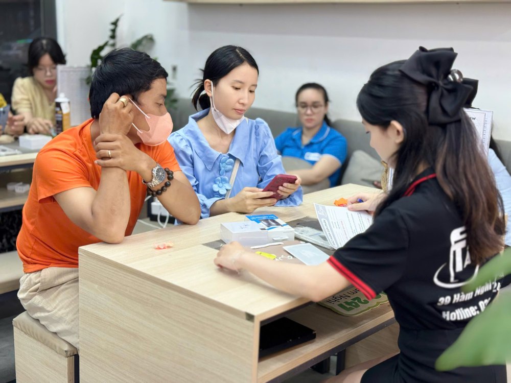 iPhone cũ xách tay giá rẻ Hồ Chí Minh tại Táo 247 Gò Vấp – khách test máy trực tiếp, tư vấn tận tình