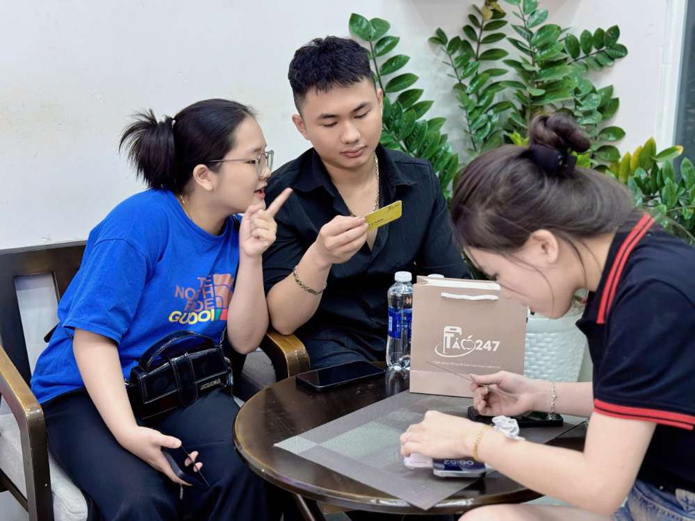 Khách hàng mua iPhone tại Táo 247 Hồ Chí Minh – trải nghiệm dịch vụ bảo hành và hỗ trợ tận tâm