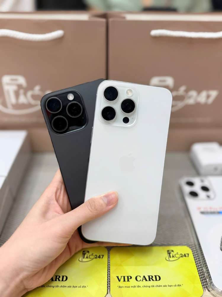 Hai chiếc iPhone cũ zin 100% tại Táo 247 Hồ Chí Minh