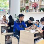 Khách hàng mua iPhone cũ giá tốt tại Táo 247 Hồ Chí Minh
