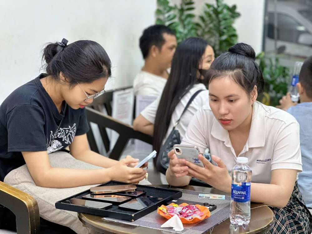 Khách hàng trải nghiệm iPhone trả góp Hồ Chí Minh tại Táo 247 Gò Vấp – máy zin 100%, hỗ trợ trả góp 0%