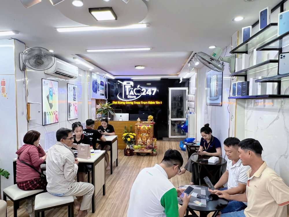 Không gian cửa hàng Táo 247 Hồ Chí Minh – nơi mua iPhone trả góp uy tín, đông khách, phục vụ tận tâm