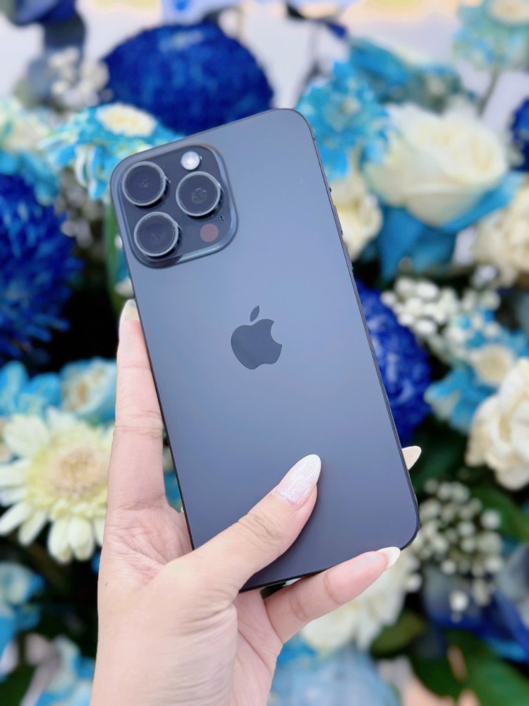 iPhone 15 Pro Max HCM màu Titan xám – chụp thực tế tại Táo 247 Hồ Chí Minh