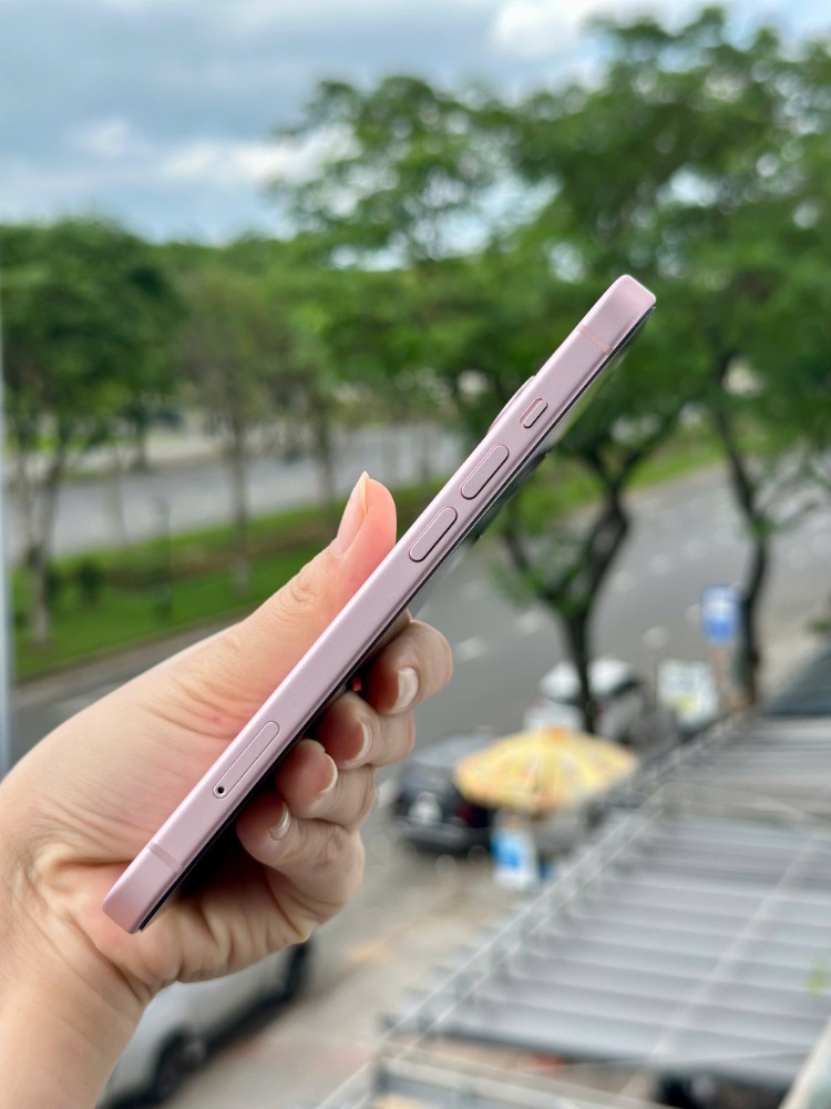 Cạnh viền iPhone 15 thường Hồ Chí Minh – thiết kế tinh tế, khung nhôm mờ sang trọng tại Táo 247 Gò Vấp