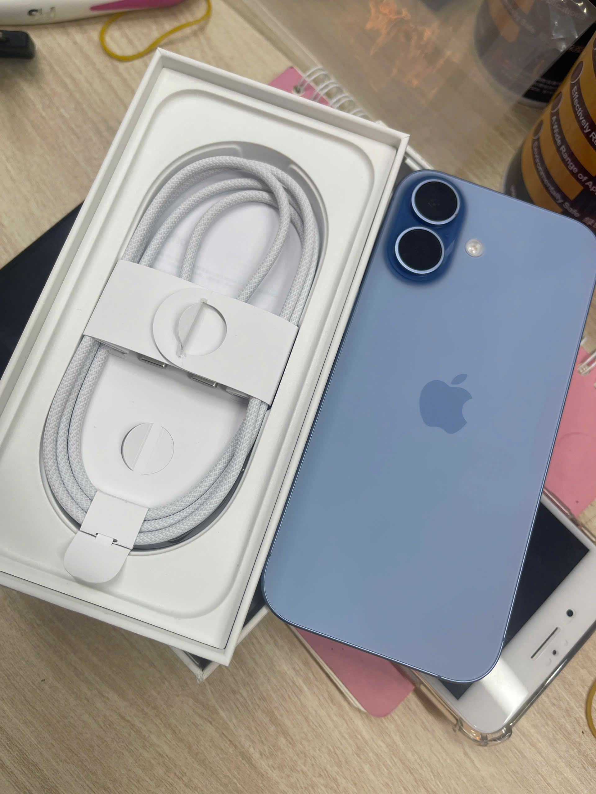 iPhone 17 bản thường màu xanh fullbox tại Táo 247 Hồ Chí Minh – máy mới nguyên seal, phụ kiện đầy đủ, bảo hành 12 tháng
