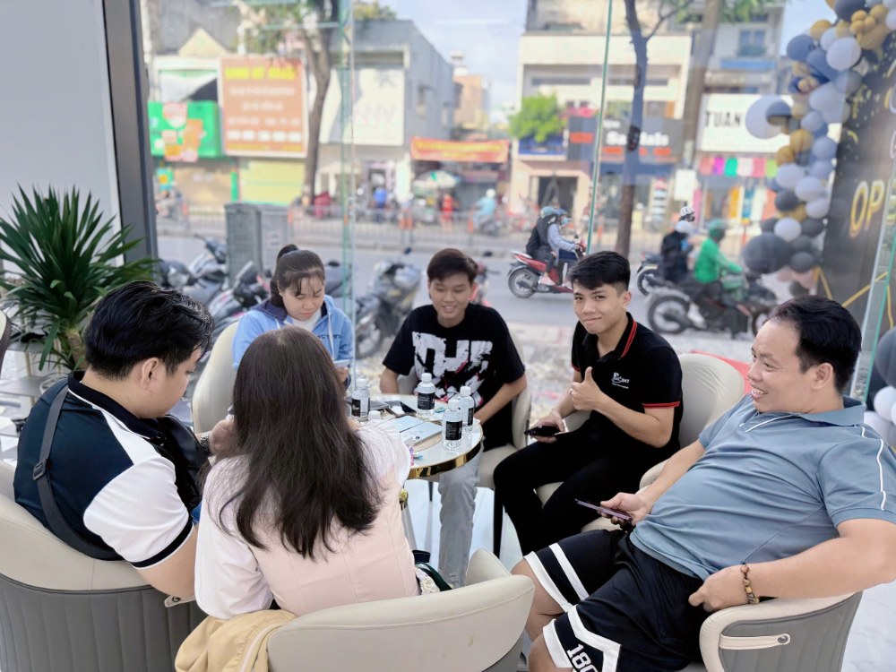 Khách hàng trải nghiệm mua iPhone cũ tại Táo 247 Hồ Chí Minh – cửa hàng uy tín, giá tốt, bảo hành dài hạn