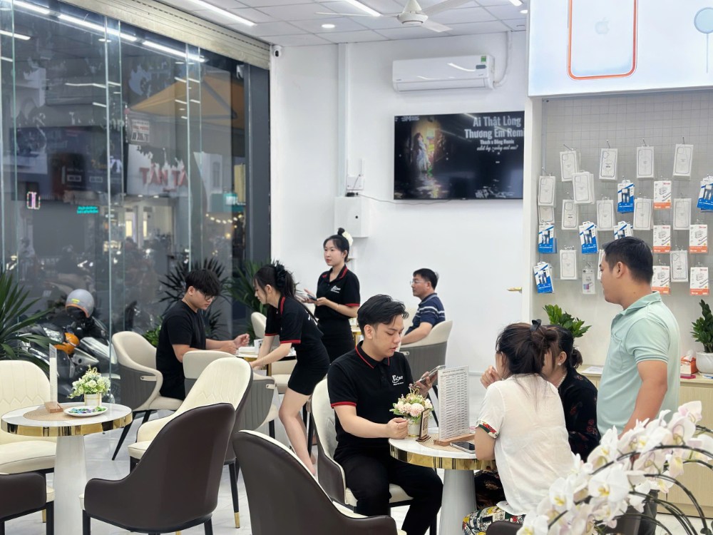 Không gian cửa hàng Táo 247 HCM – địa chỉ bán iPhone Like New chính hãng tại Gò Vấp, TP.HCM