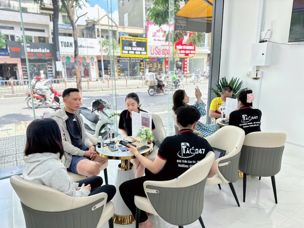 iPhone cũ Hồ Chí Minh giá thấp – Khách hàng mua iPhone zin 100% tại Táo 247 Gò Vấp