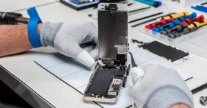 Thay pin iPhone 11 Pro Max Đà Nẵng tại Táo 247 – kỹ thuật viên lắp pin EU VTECH chính hãng an toàn
