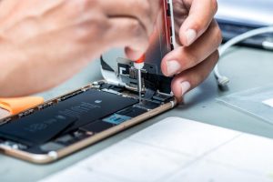 Kỹ thuật viên thay pin iPhone Đà Nẵng uy tín tại Táo 247 – quy trình chuyên nghiệp, pin EU VTECH chính hãng