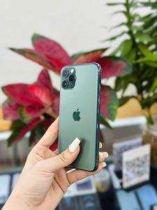 iPhone 11 Pro màu xanh midnight green chính hãng Apple, cầm tay thực tế
