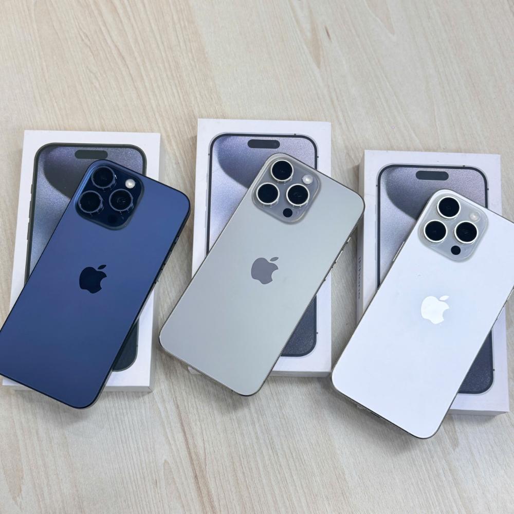 iPhone 15 Pro Max chính hãng với nhiều màu sắc, thiết kế khung titan cao cấp và cụm camera 3 ống kính