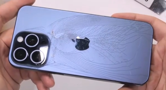 Thay lưng iPhone Đà Nẵng chính hãng tại Táo 247 – Ép keo chân không, giữ chống nước, bảo hành 18 tháng