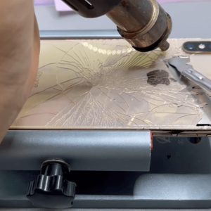 Thay lưng iPhone XS – Công đoạn kỹ thuật tại Táo 247