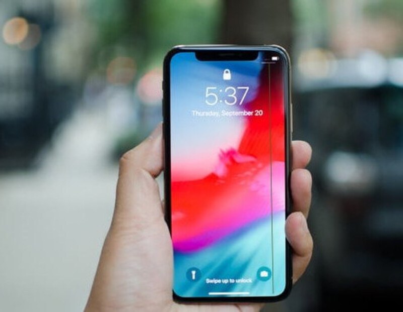 iPhone 11 sọc màn cần thay ngay