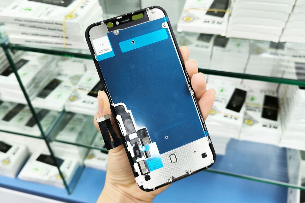 Thay màn hình iPhone 11 chính hãng, lấy liền, kỹ thuật viên chuyên nghiệp