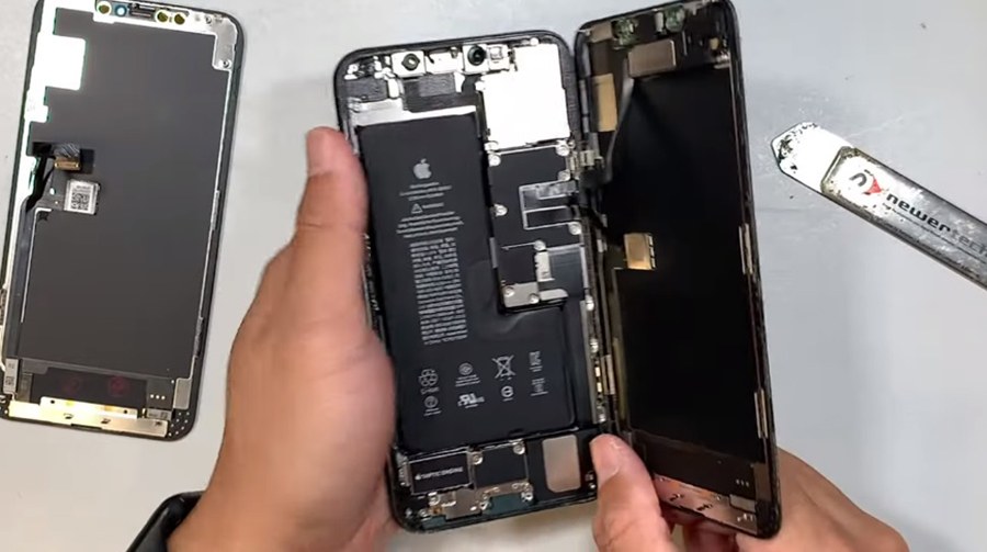 Quy trình tháo và thay màn hình iPhone 11 bởi kỹ thuật viên chuyên nghiệp